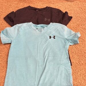 Under Armour Kids' Light Blue and Dark Gray Tees set of two size 6